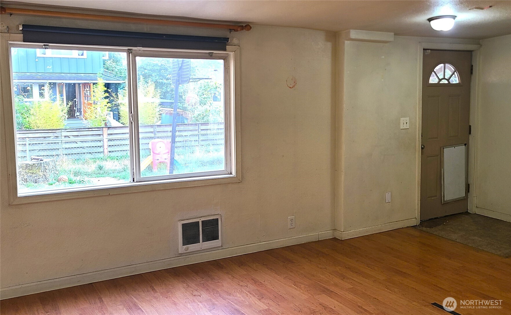 529 N 103rd Street , Seattle, WA 98133-9201