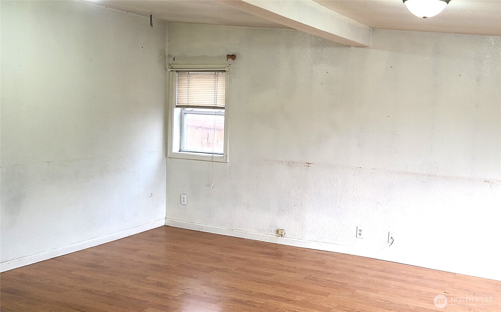 529 N 103rd Street , Seattle, WA 98133-9201