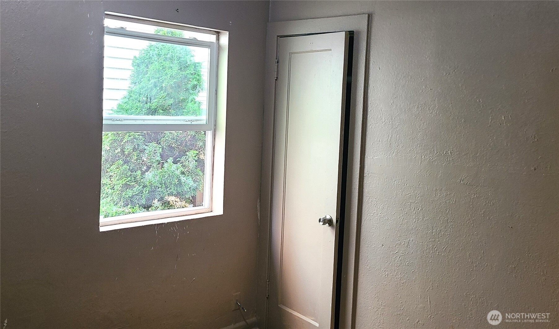 529 N 103rd Street , Seattle, WA 98133-9201