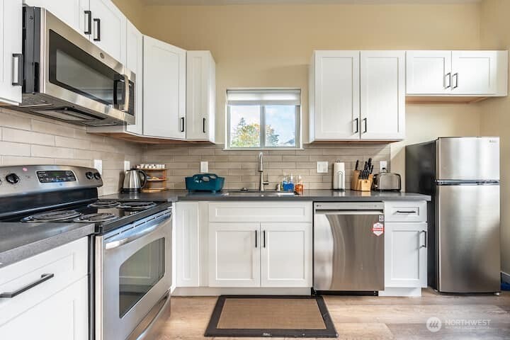 10653 10655 22nd Place S, Seattle, WA 98168