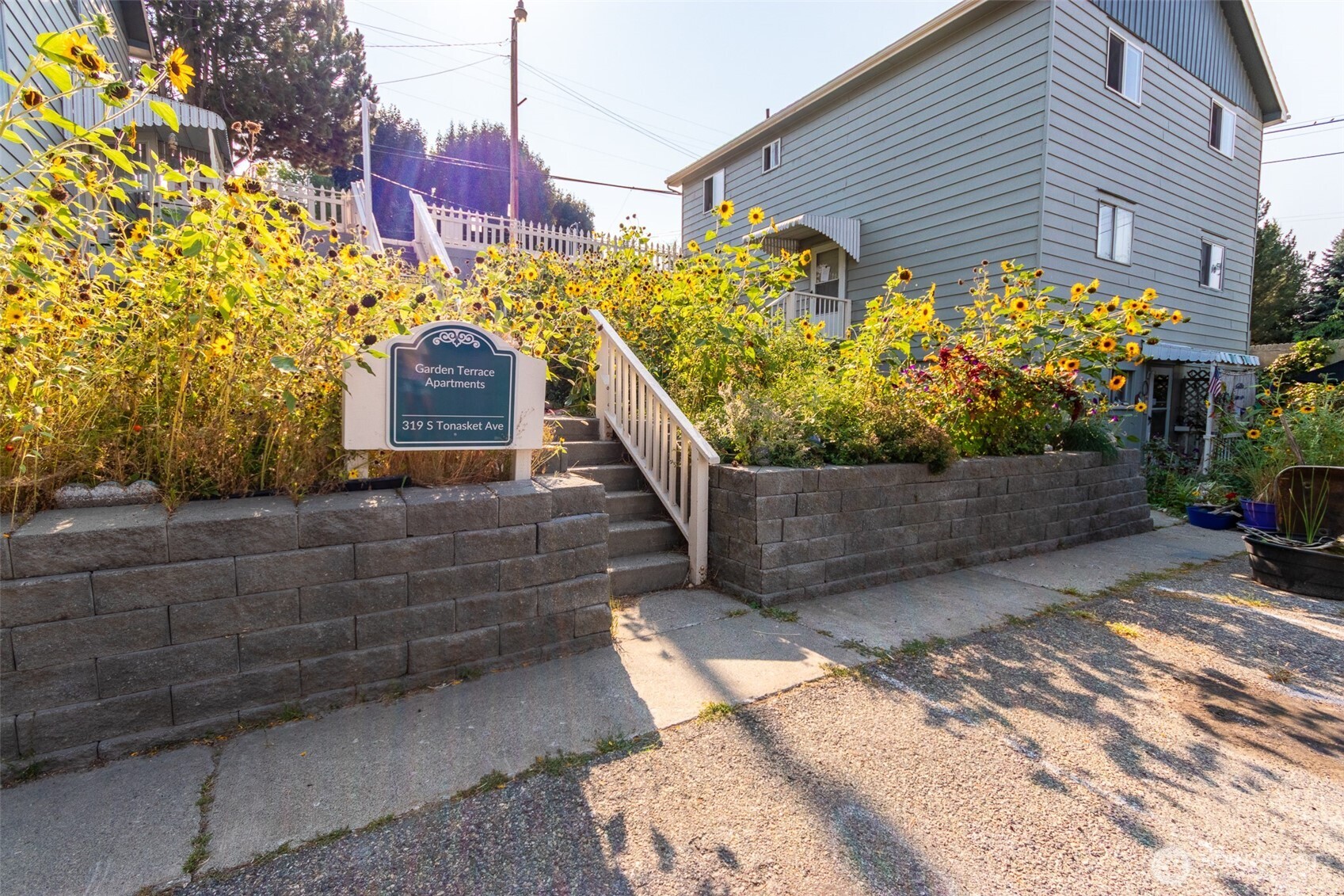 319 S Tonasket Avenue , Tonasket, WA 98855