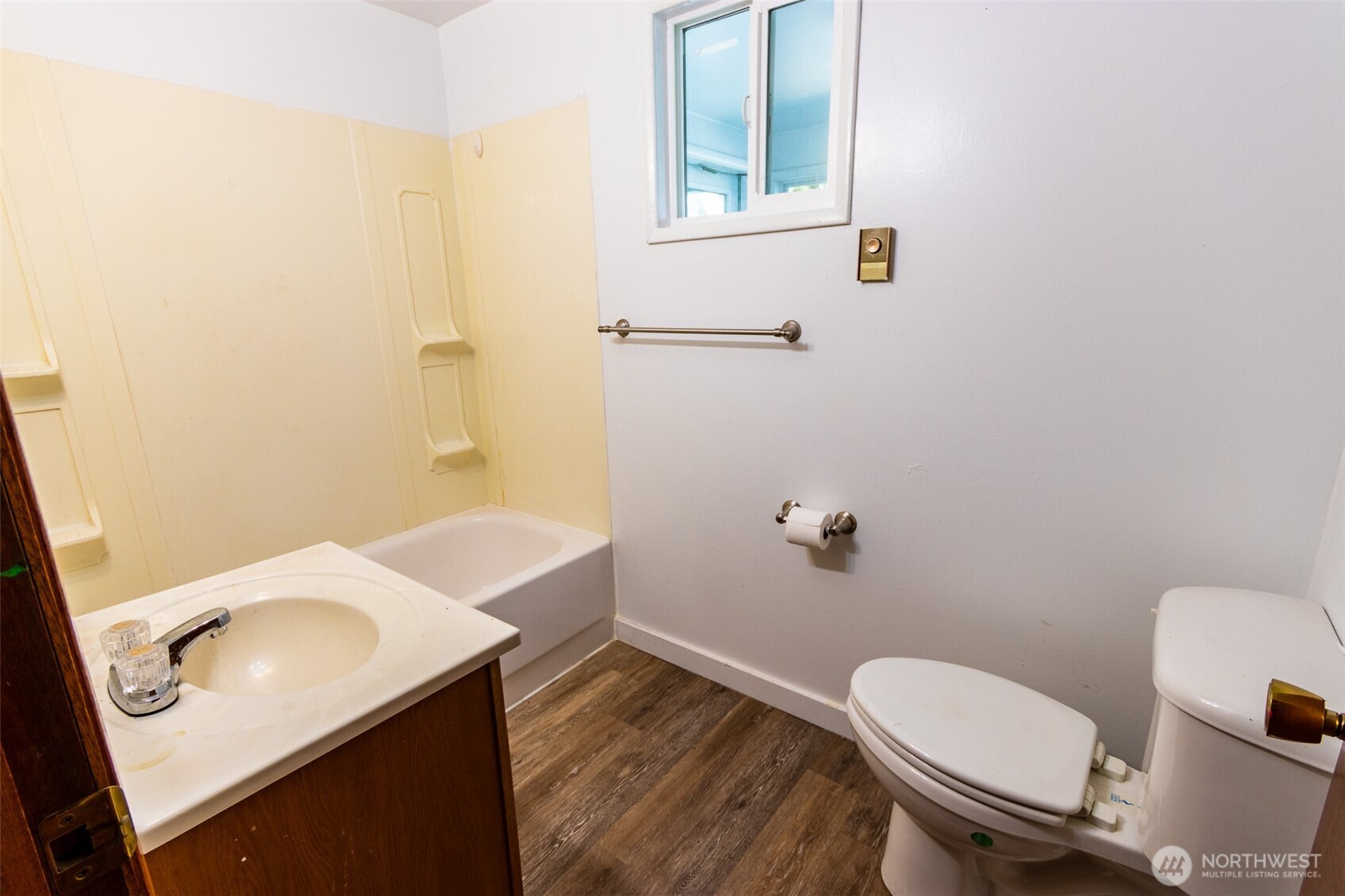 319 S Tonasket Avenue , Tonasket, WA 98855