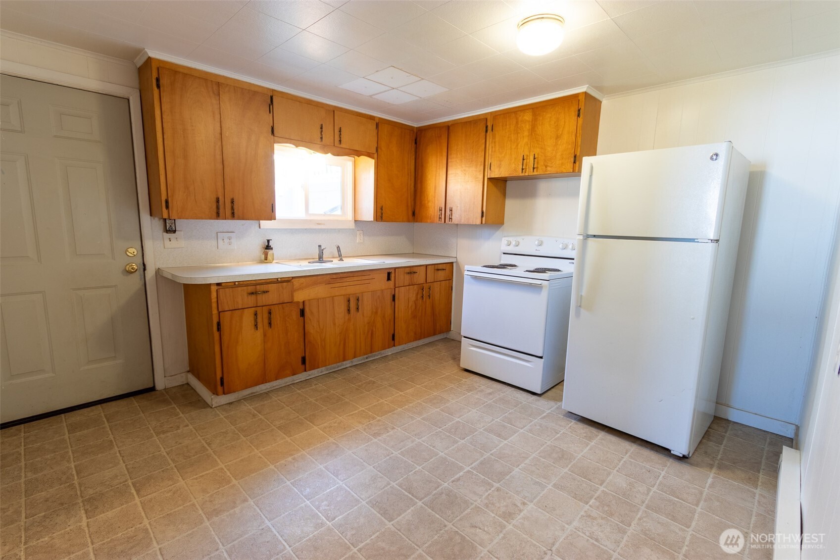 319 S Tonasket Avenue , Tonasket, WA 98855