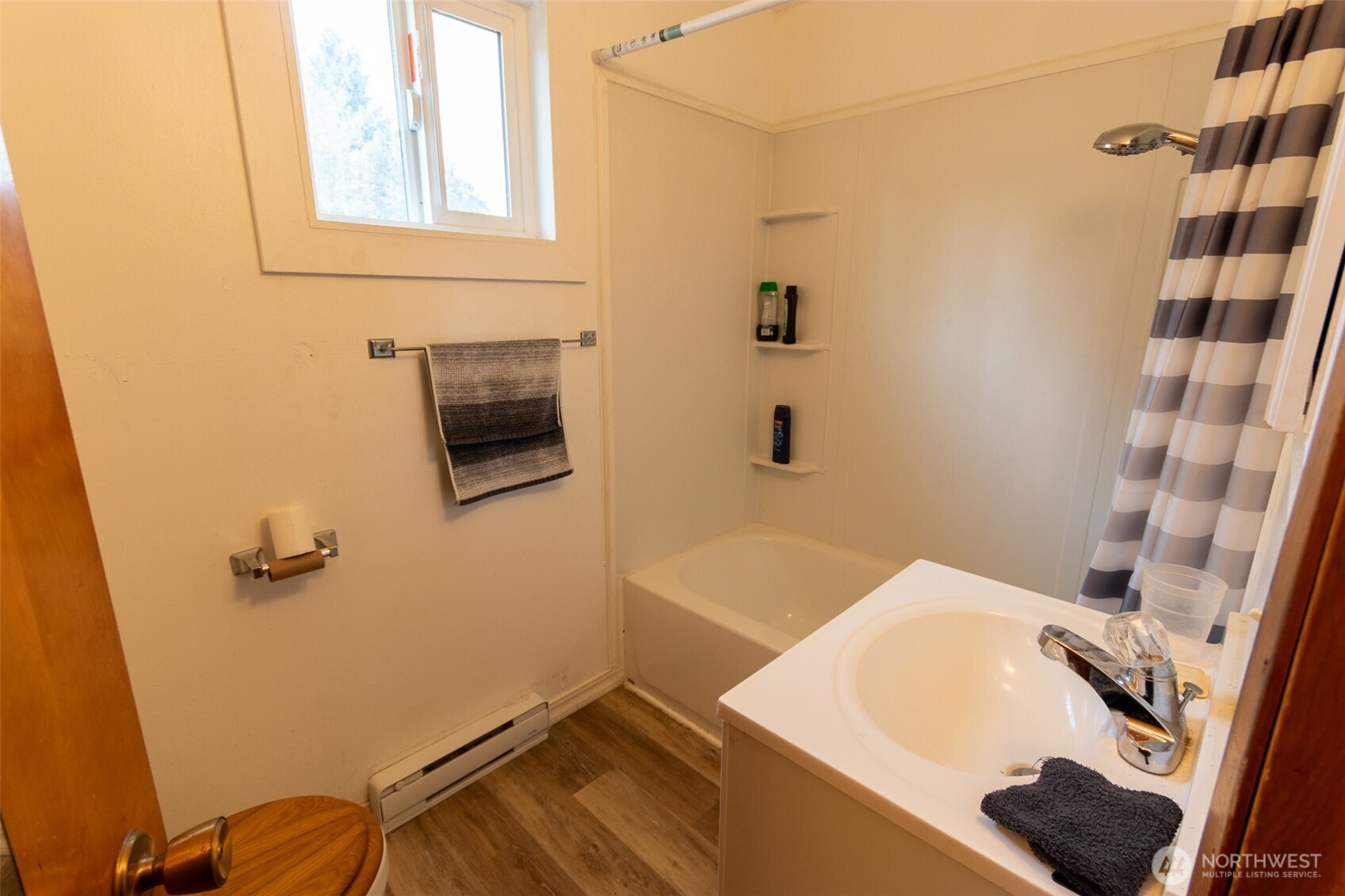 319 S Tonasket Avenue , Tonasket, WA 98855