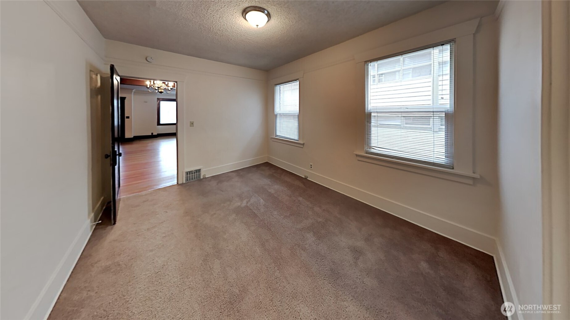914 N 40th Street , Seattle, WA 98103