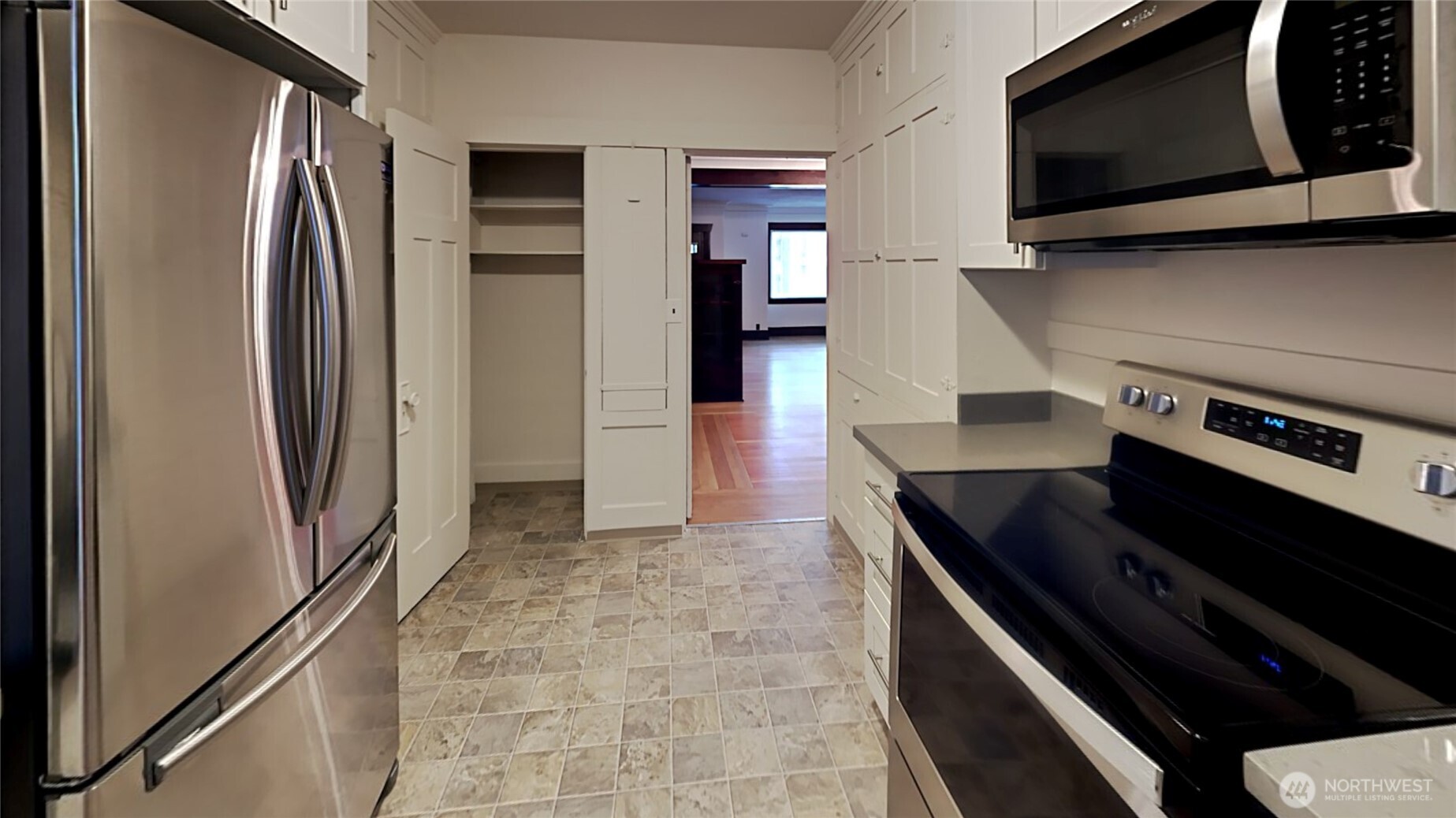 914 N 40th Street , Seattle, WA 98103