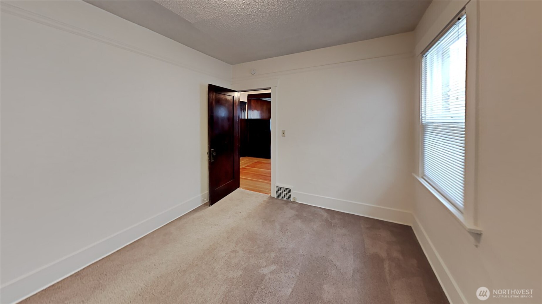914 N 40th Street , Seattle, WA 98103