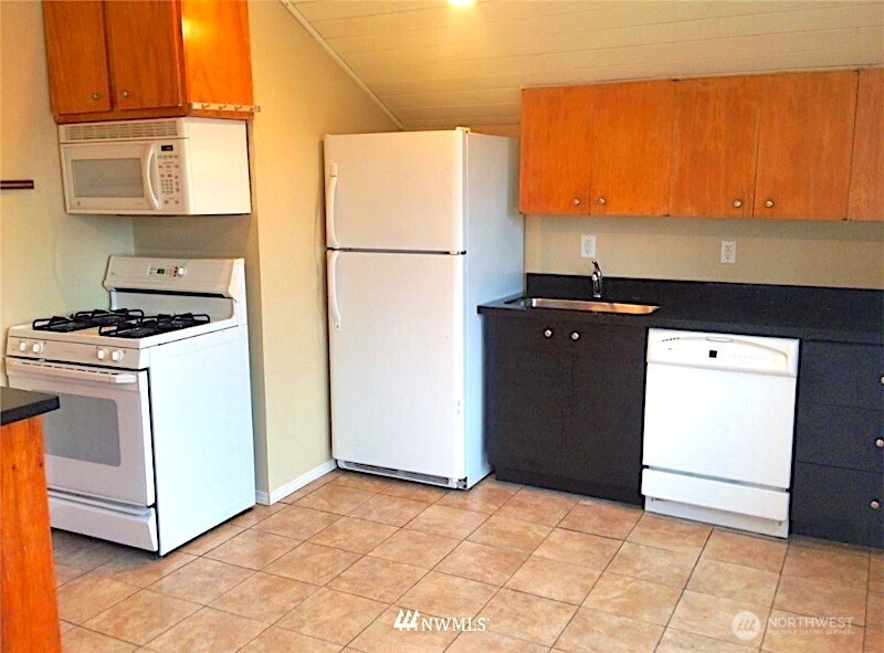 8829 Midvale Avenue N, Seattle, WA 98103