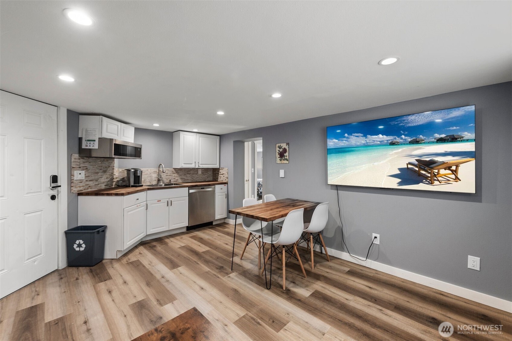 6707 Aurora Avenue N, Seattle, WA 98103