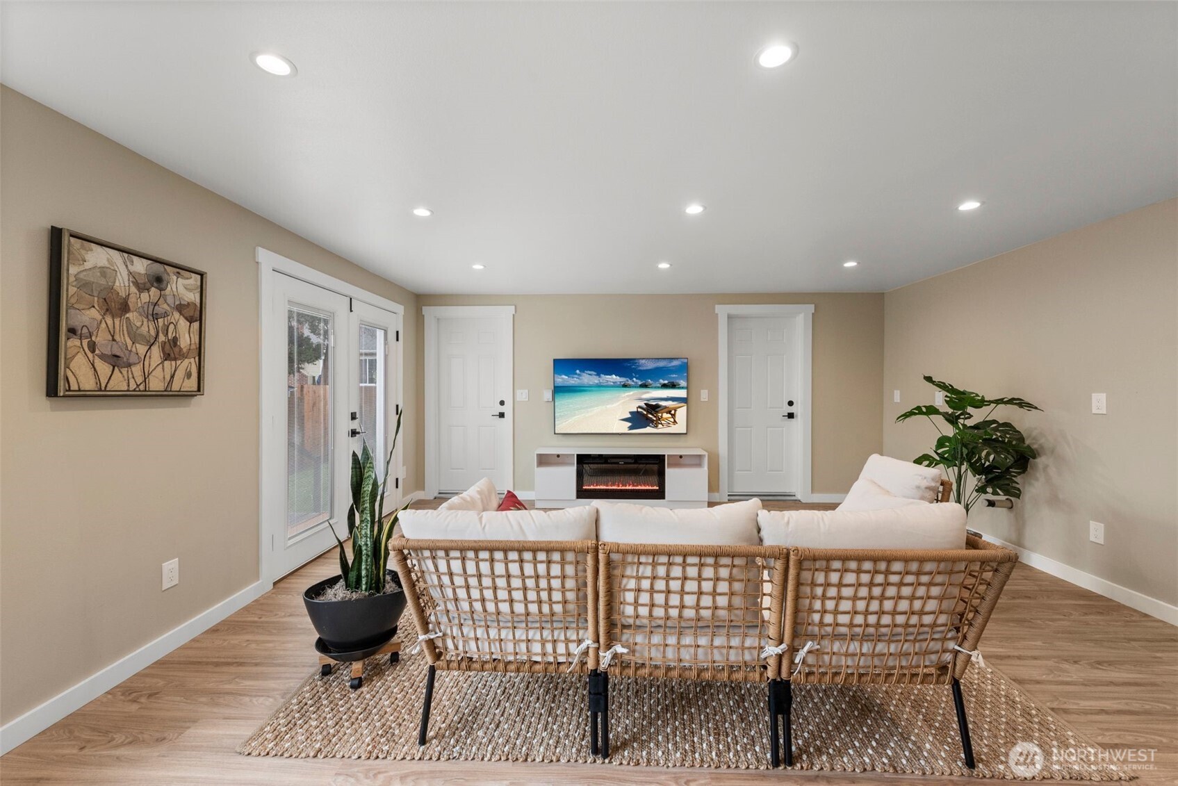 6707 Aurora Avenue N, Seattle, WA 98103