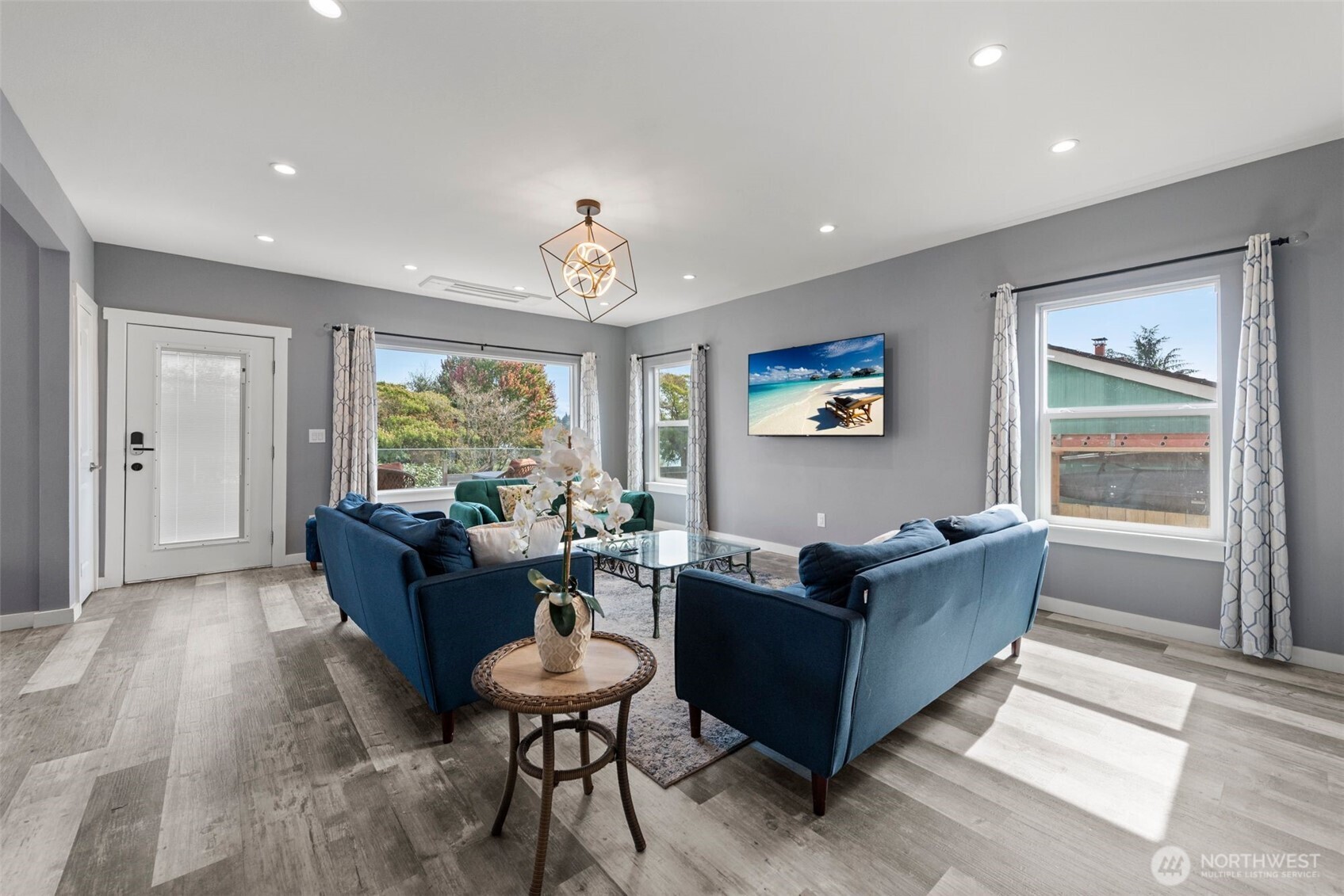 6707 Aurora Avenue N, Seattle, WA 98103