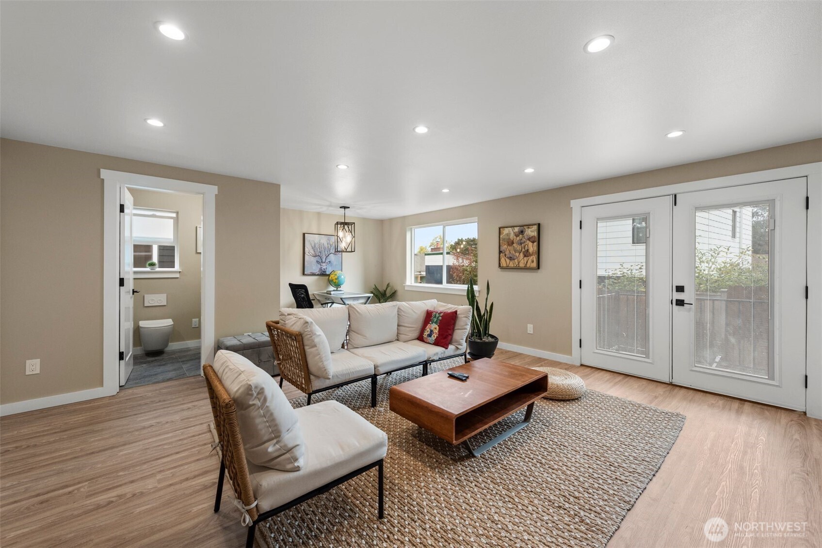 6707 Aurora Avenue N, Seattle, WA 98103