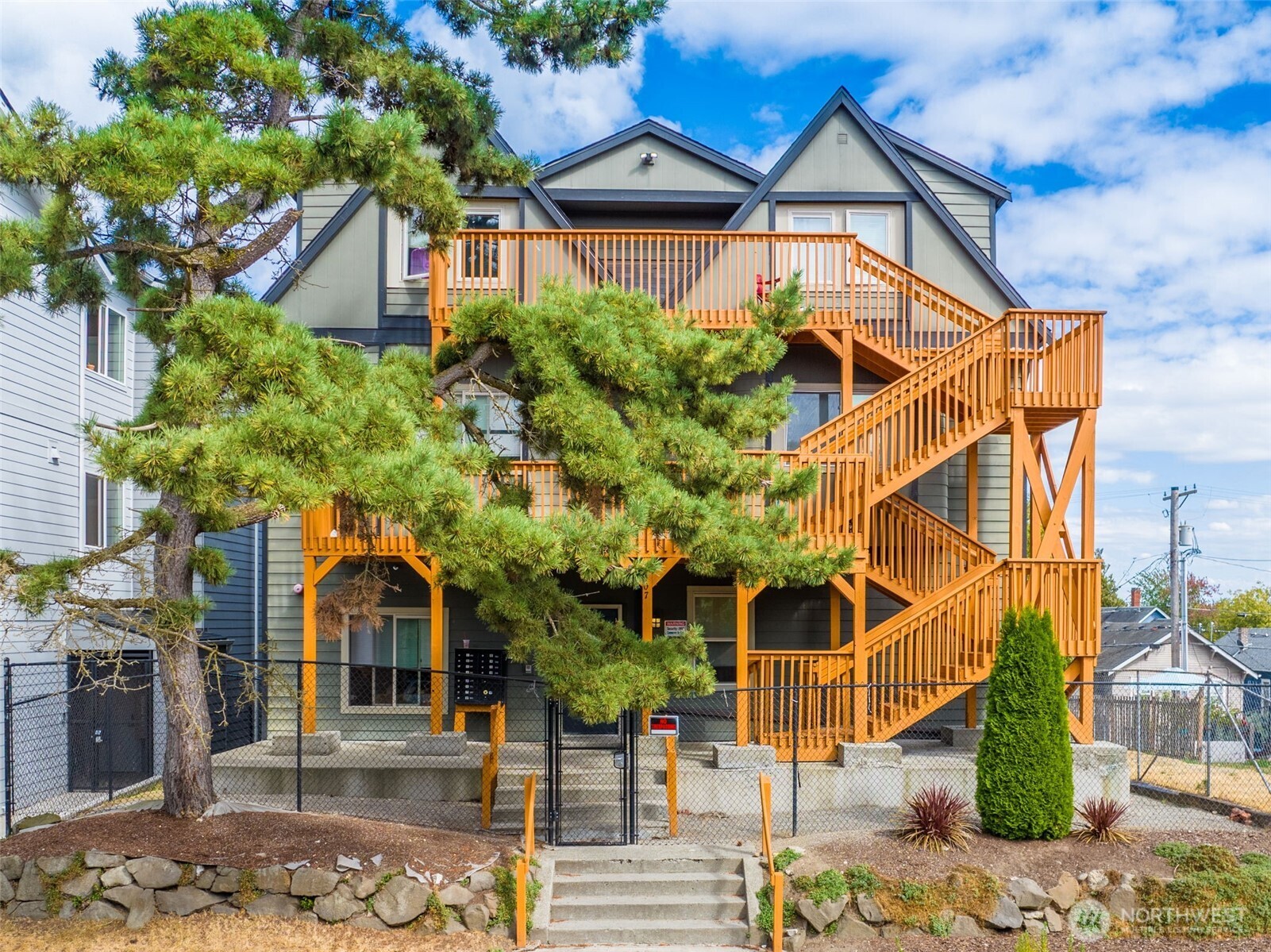 707 709 S I Street , Tacoma, WA 98405