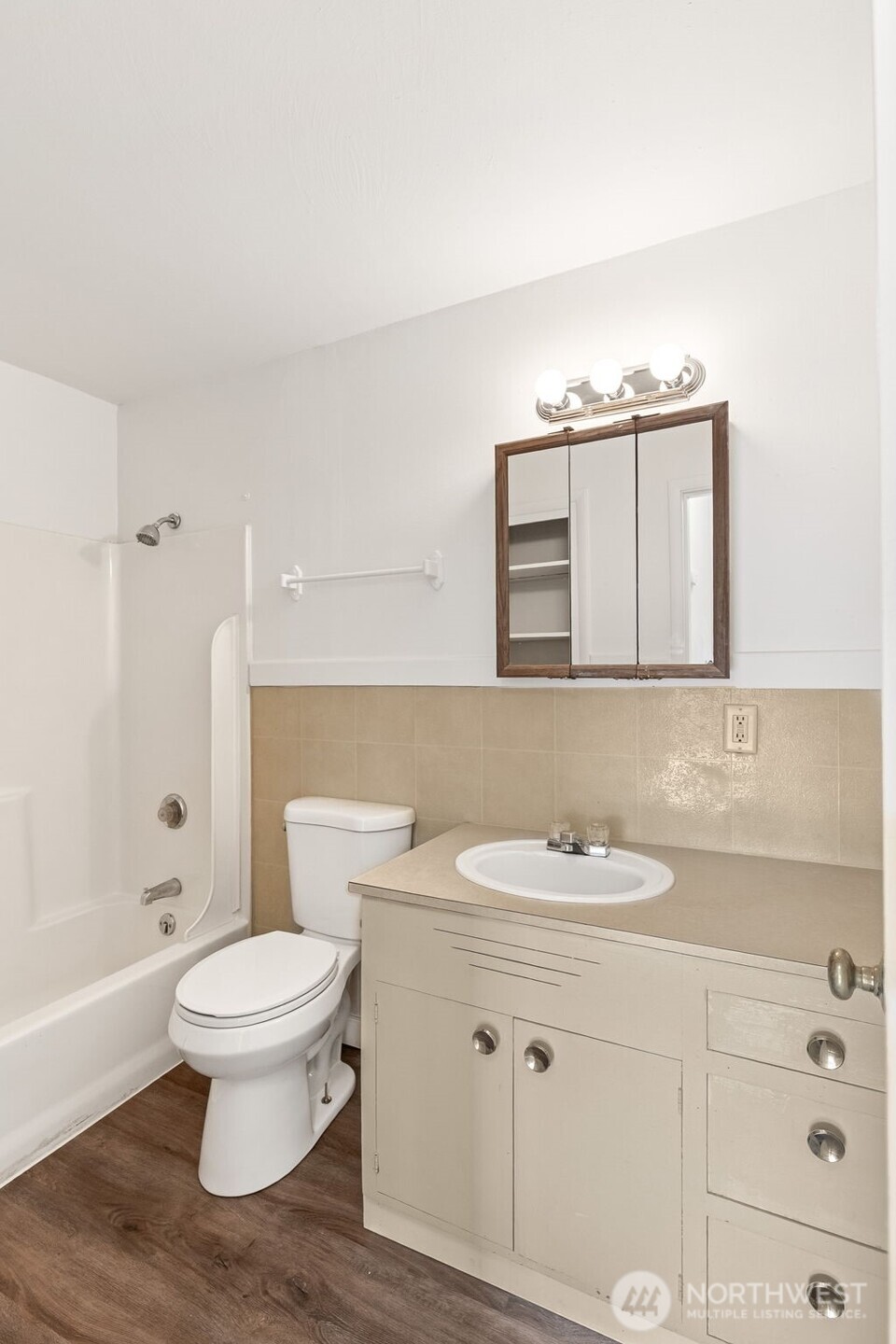 527 E First Street , Port Angeles, WA 98362