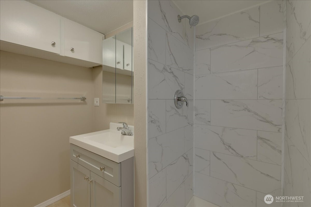 150 Hardie Avenue SW #1-6, Renton, WA 98057-5946