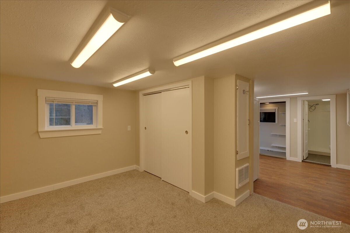 150 Hardie Avenue SW #1-6, Renton, WA 98057-5946