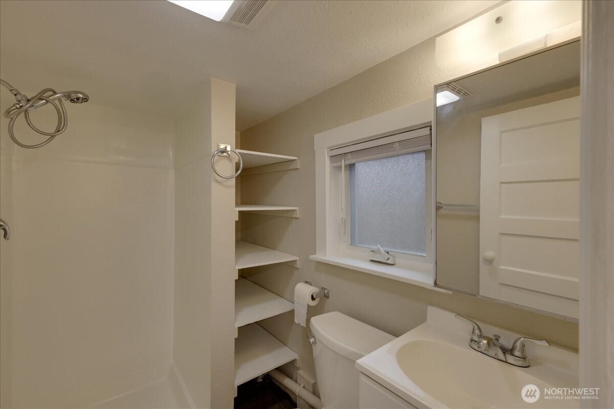 150 Hardie Avenue SW #1-6, Renton, WA 98057-5946