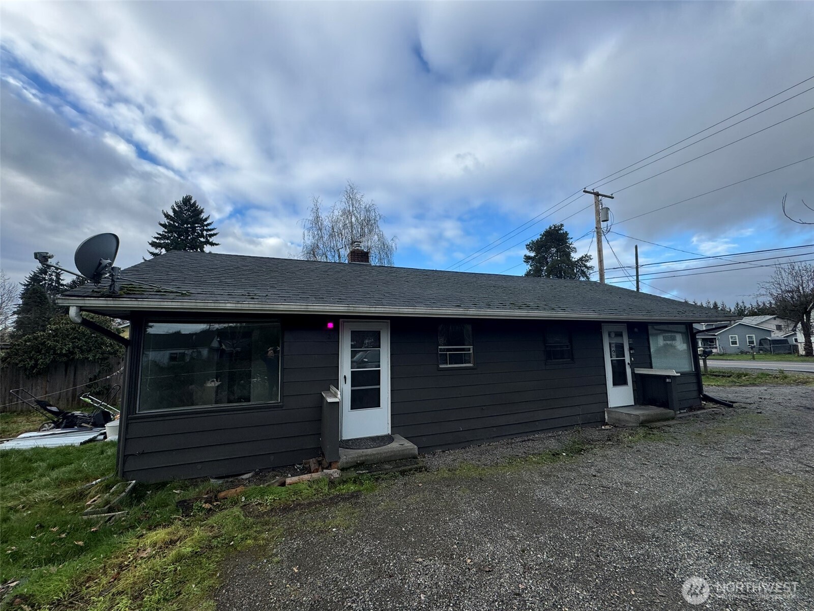 10908 10910 Valley Avenue E, Puyallup, WA 98372