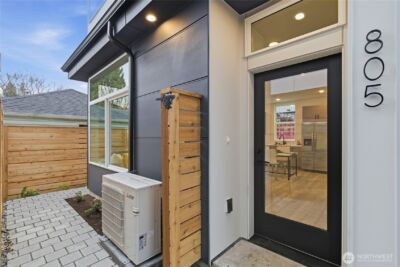 809 S Sullivan Street , Seattle, WA 98108