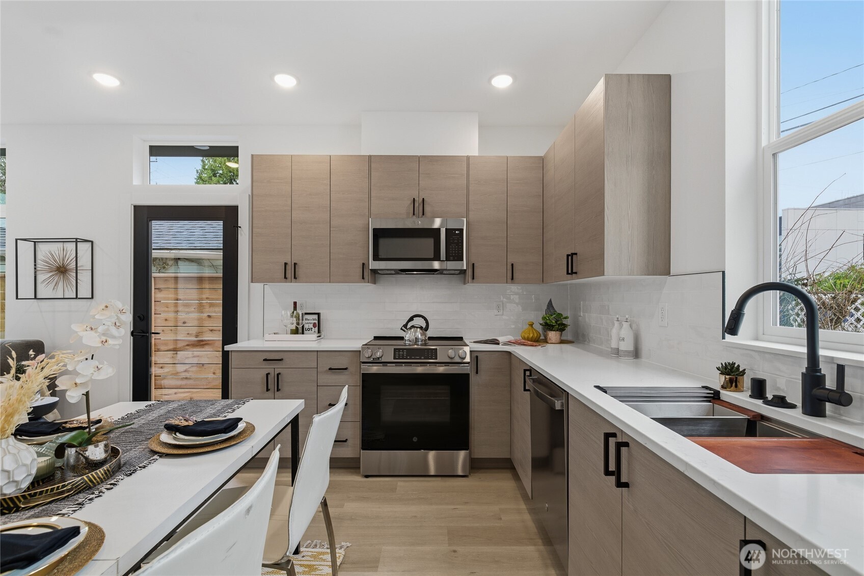 809 S Sullivan Street , Seattle, WA 98108