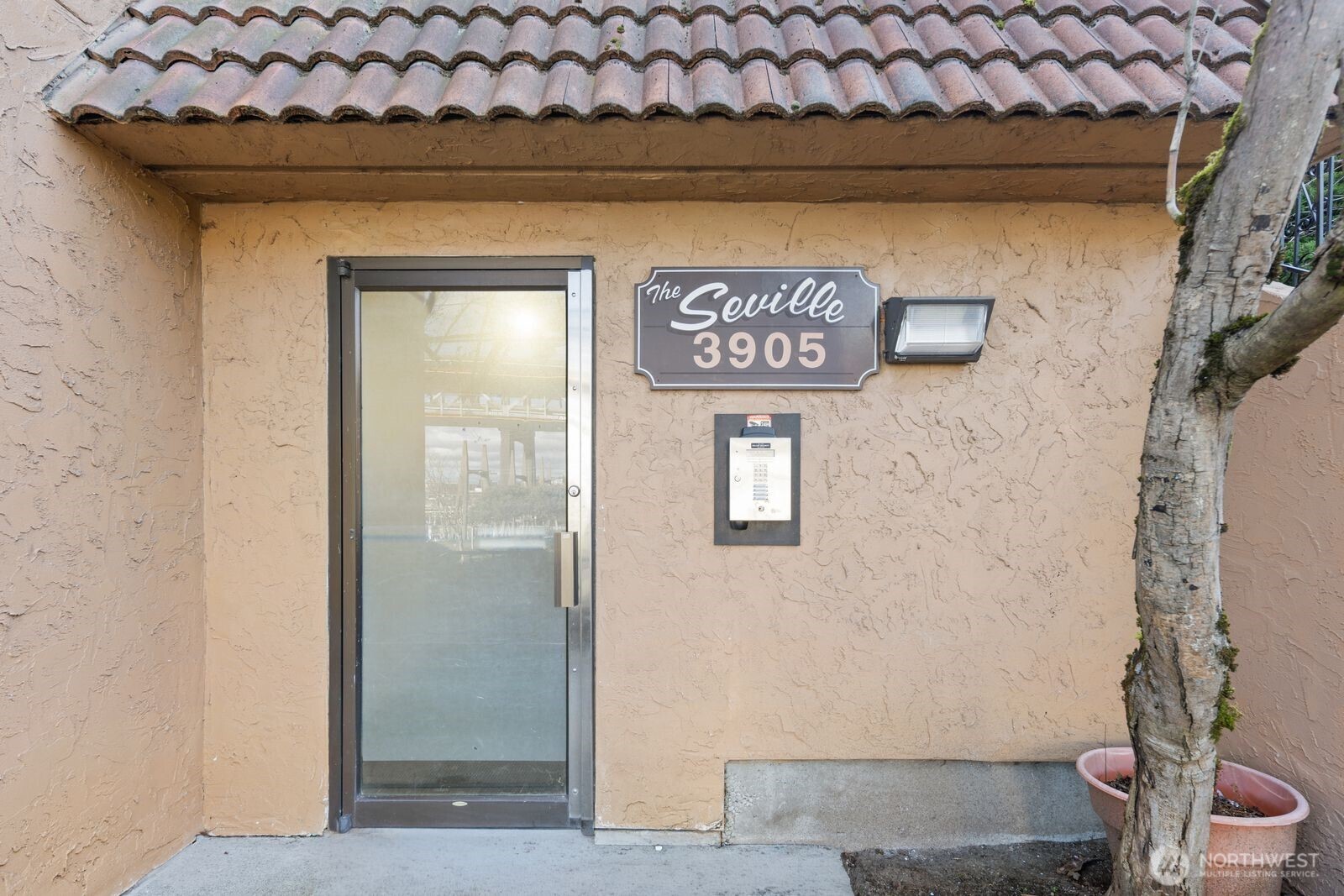 3905 4th Avenue NE #301, Seattle, WA 98105
