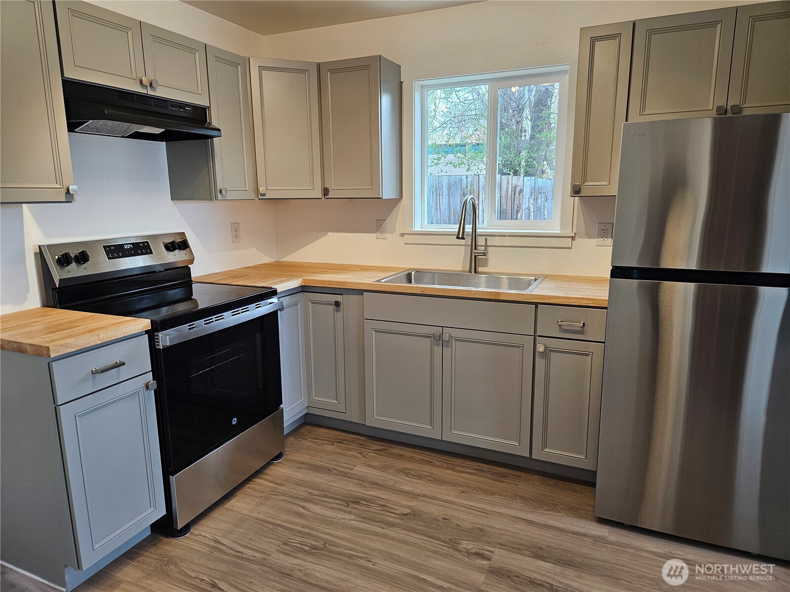 108 W 3rd Street , Lind, WA 99341