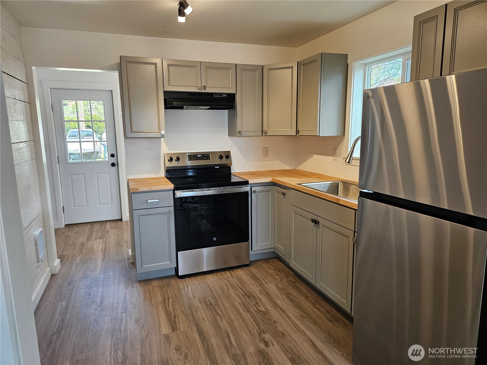 108 W 3rd Street , Lind, WA 99341