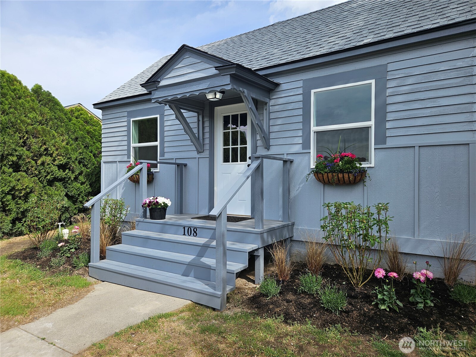 108 W 3rd Street , Lind, WA 99341