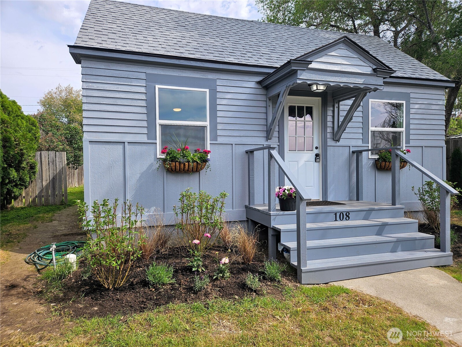 108 W 3rd Street , Lind, WA 99341