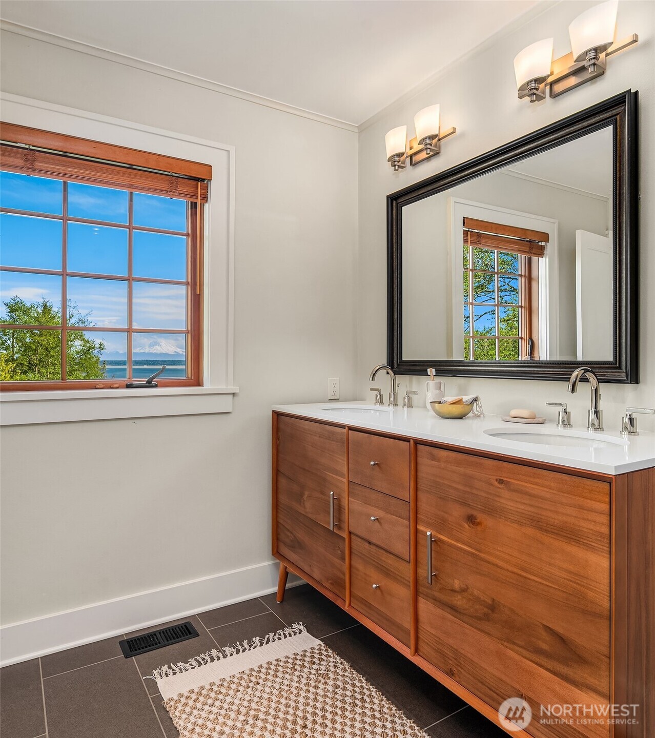8302 SW Dilworth , Vashon, WA 98070