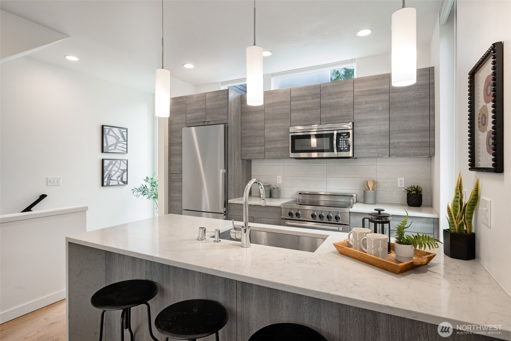 2619 SW Adams Street , Seattle, WA 98126