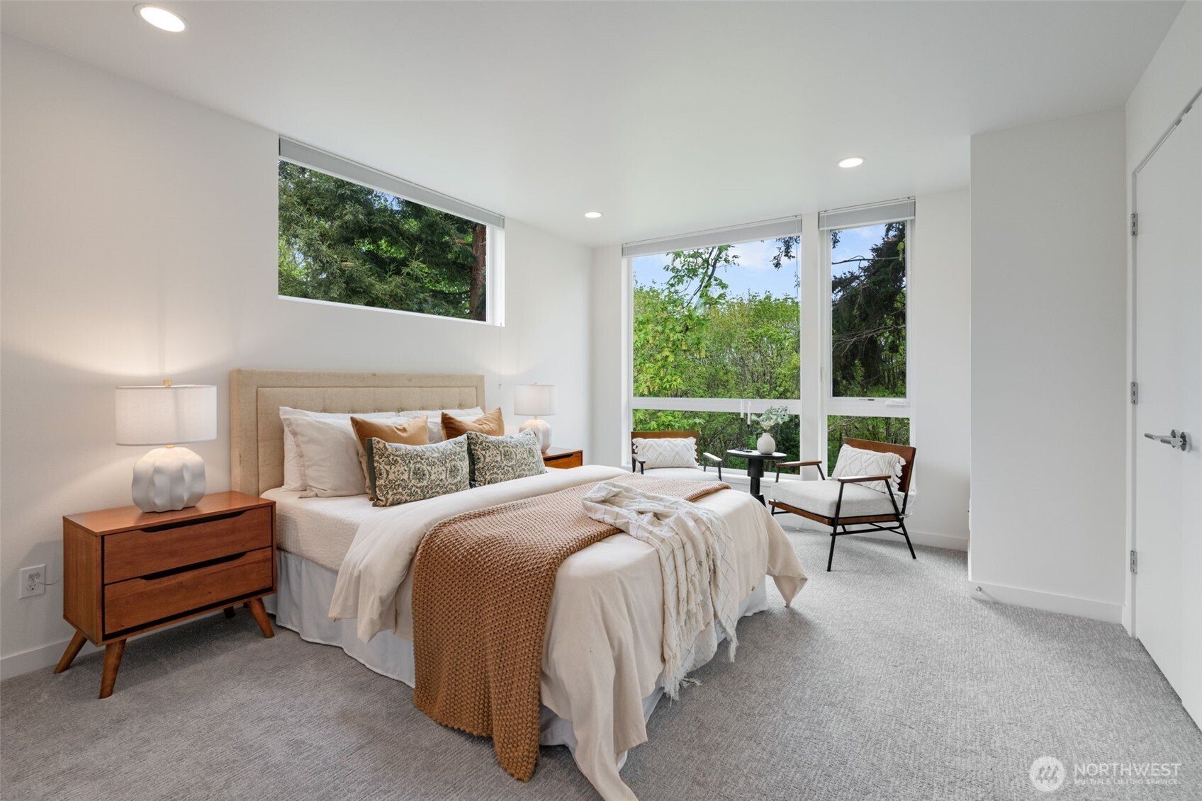 2619 SW Adams Street , Seattle, WA 98126