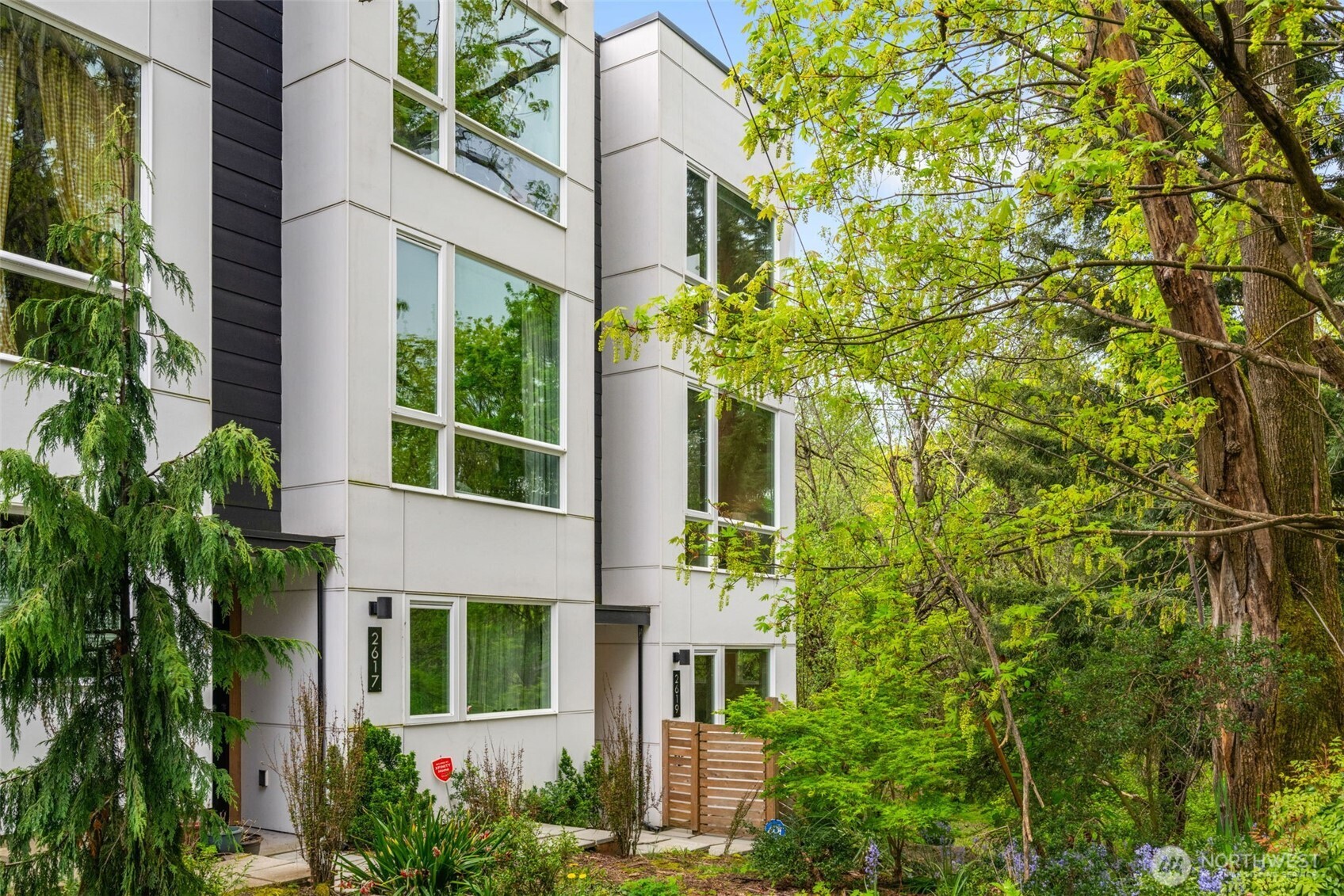 2619 SW Adams Street , Seattle, WA 98126