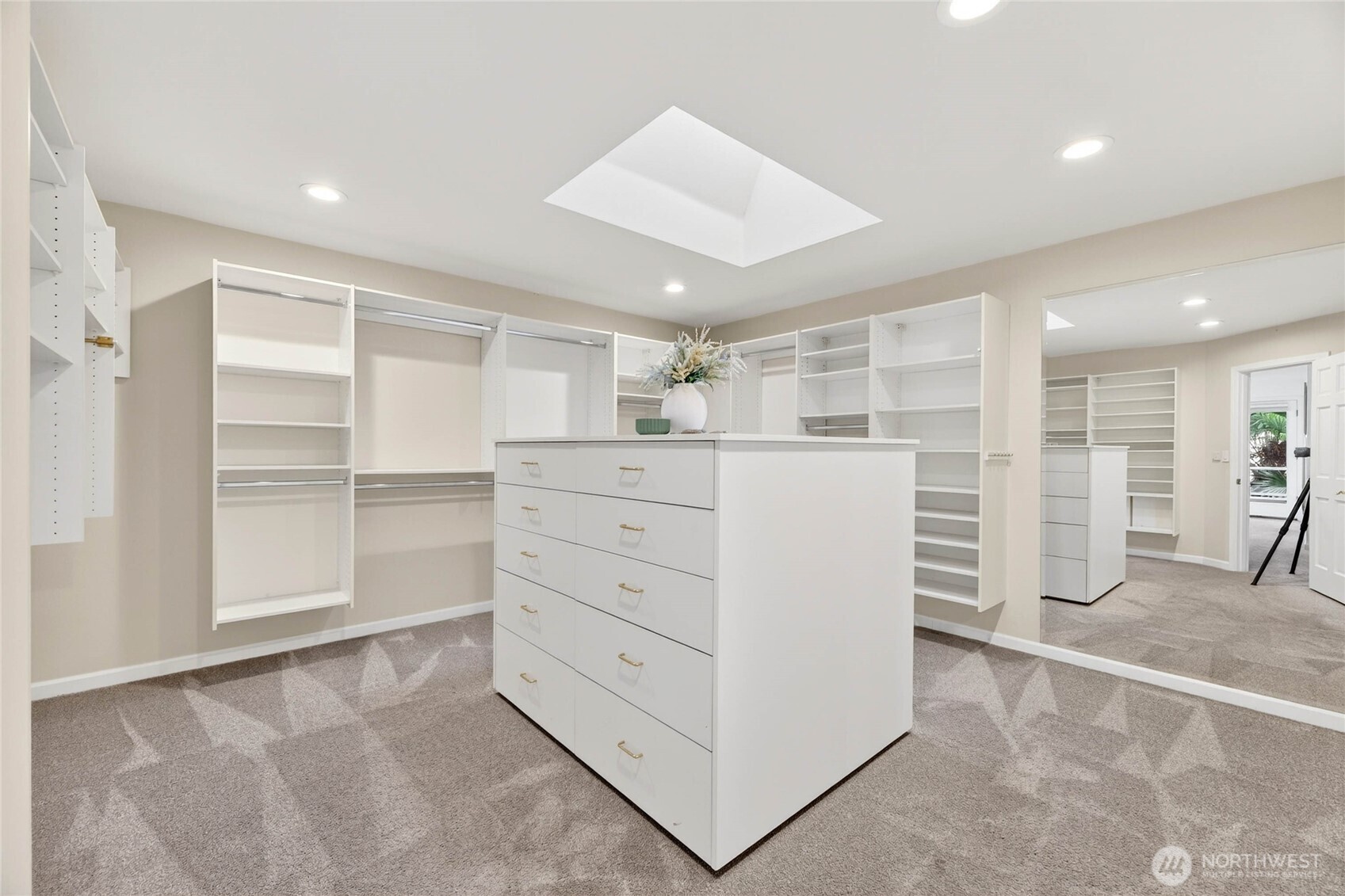 4057 SW Holgate Street , Seattle, WA 98116
