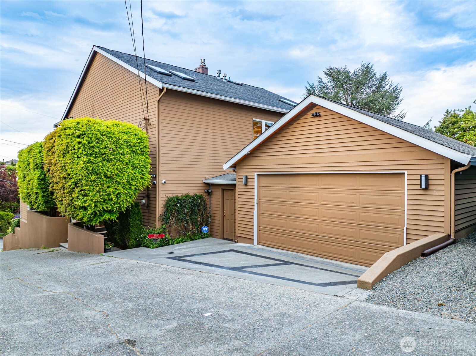 4057 SW Holgate Street , Seattle, WA 98116