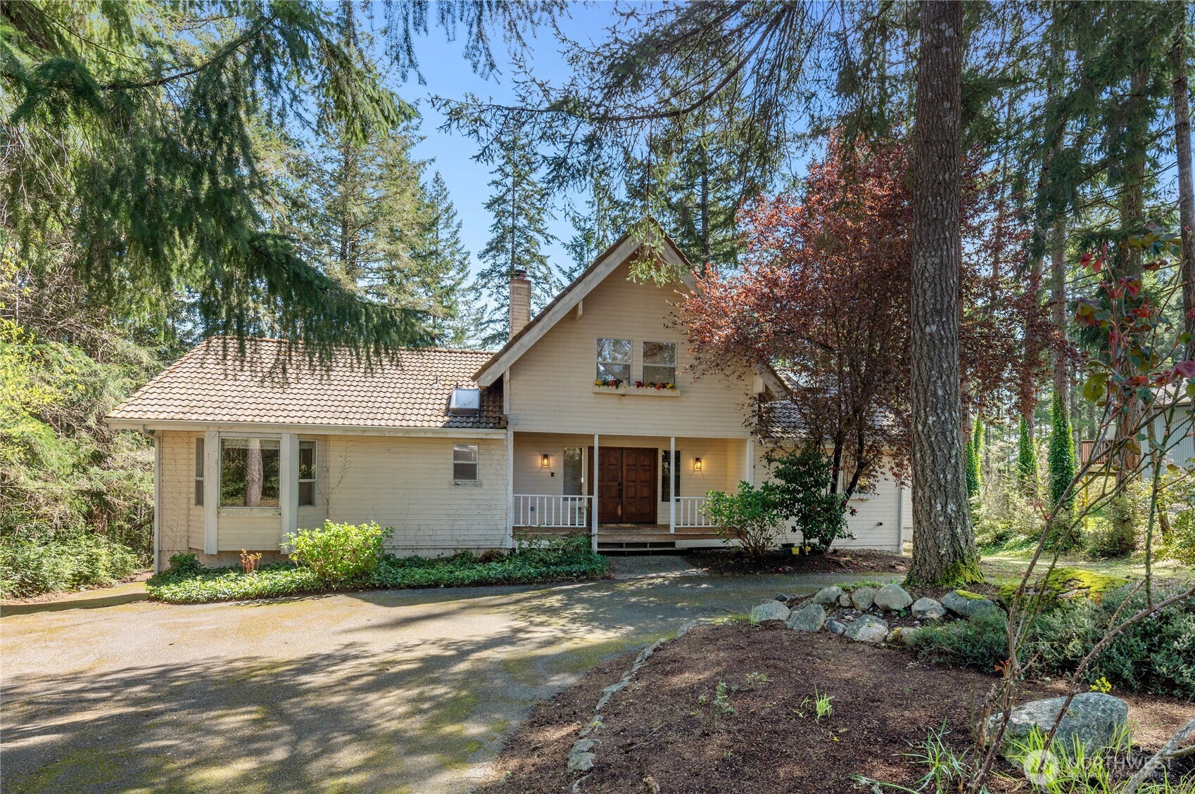 30 E Rainier Drive , Allyn, WA 98524