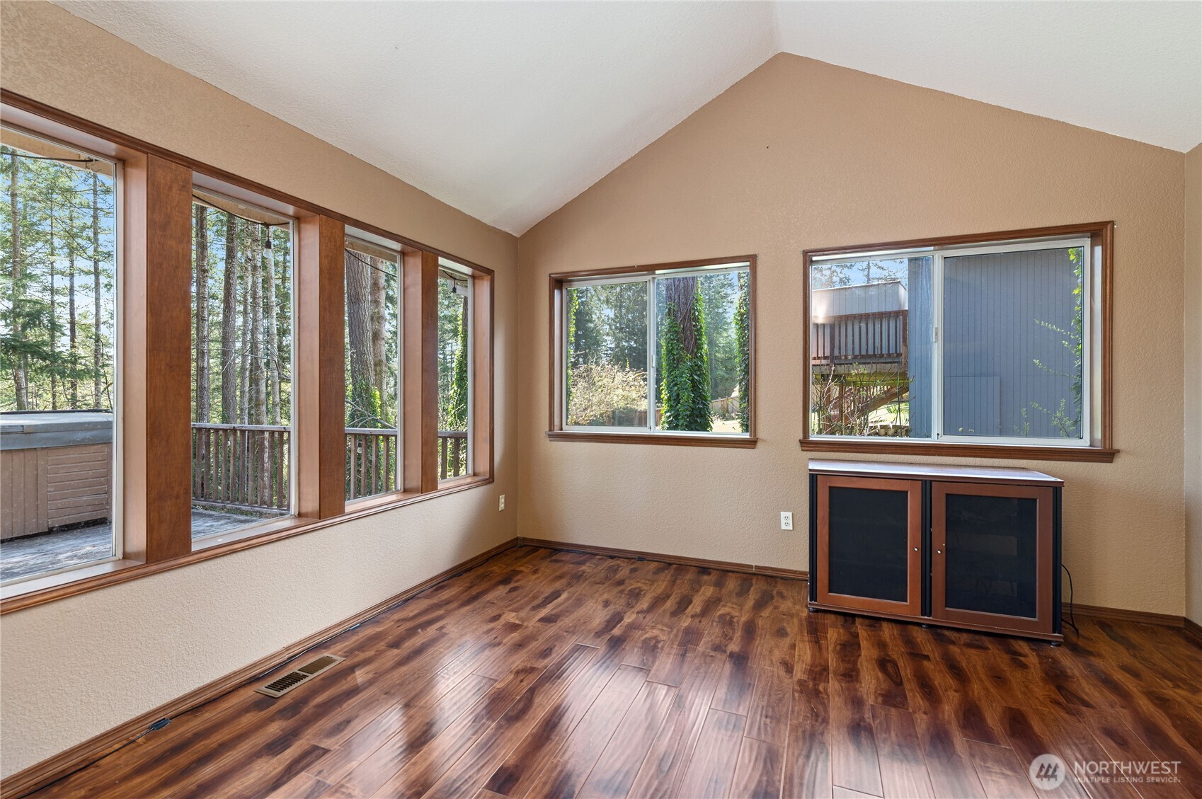 30 E Rainier Drive , Allyn, WA 98524