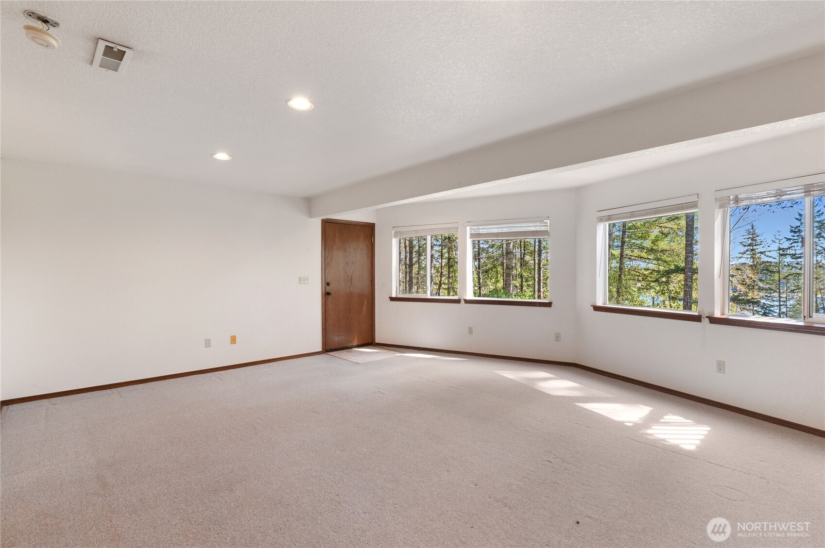 30 E Rainier Drive , Allyn, WA 98524
