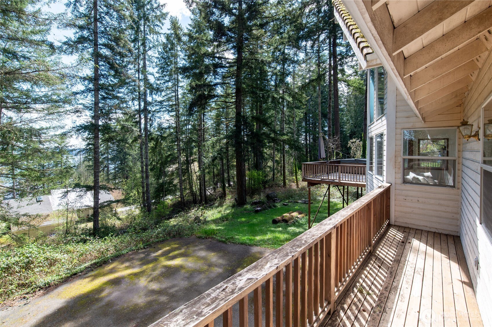 30 E Rainier Drive , Allyn, WA 98524
