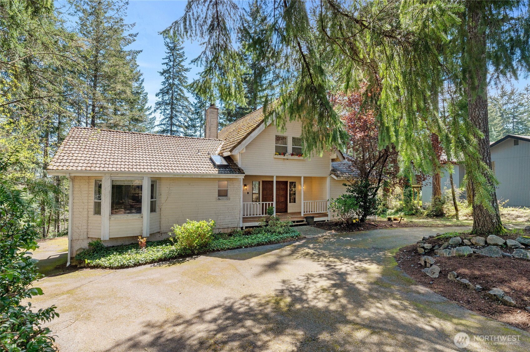 30 E Rainier Drive , Allyn, WA 98524