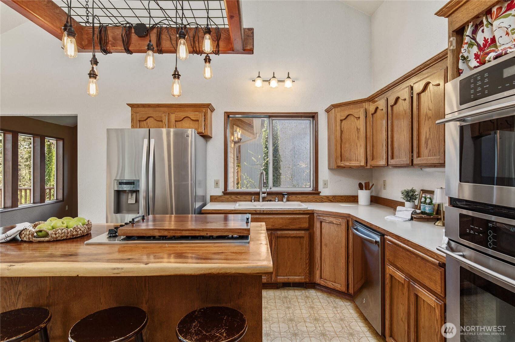 30 E Rainier Drive , Allyn, WA 98524