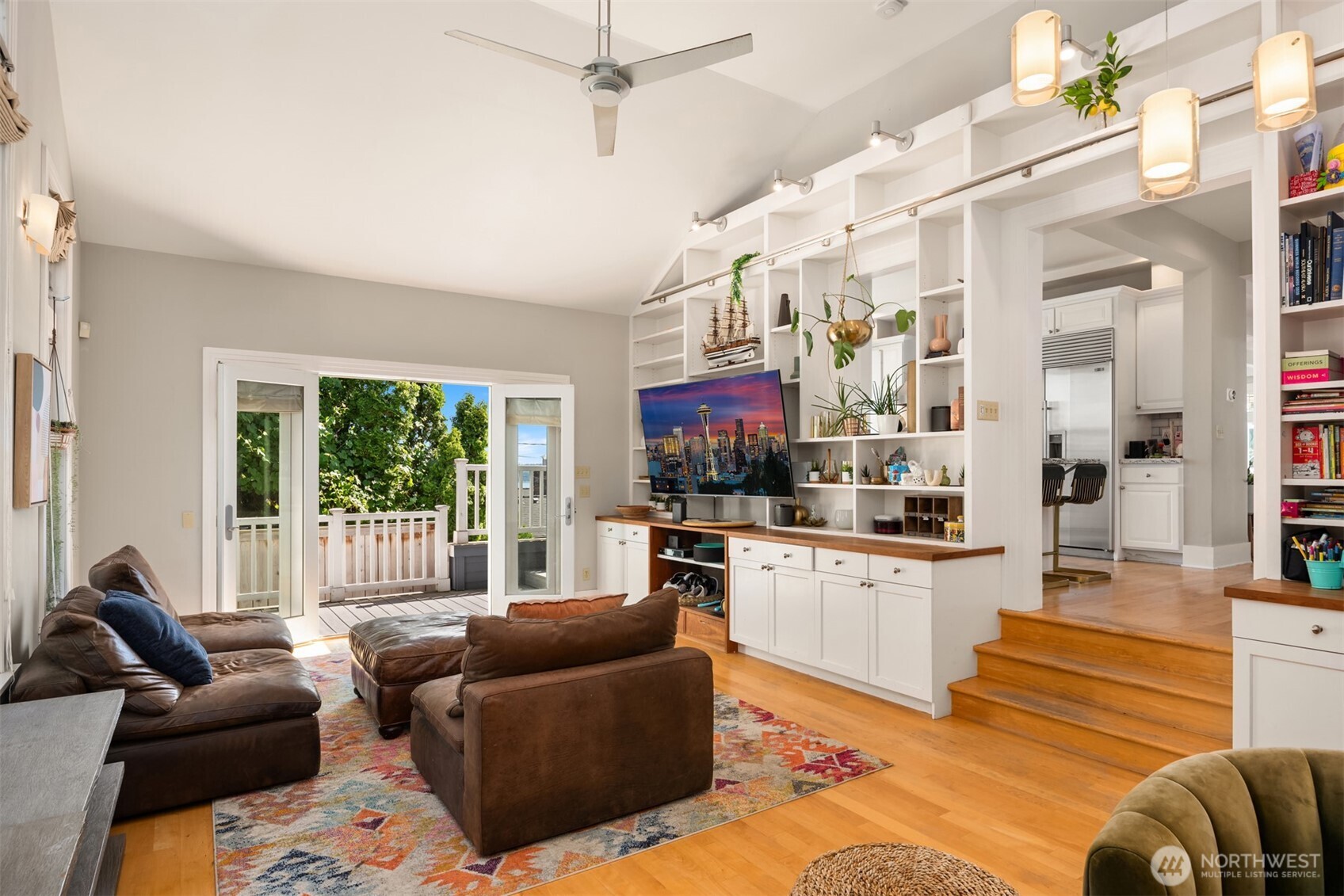 1012 2nd Avenue W, Seattle, WA 98119-3515