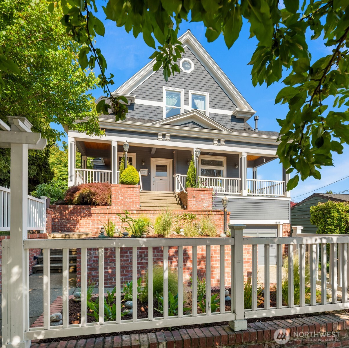 1012 2nd Avenue W, Seattle, WA 98119-3515