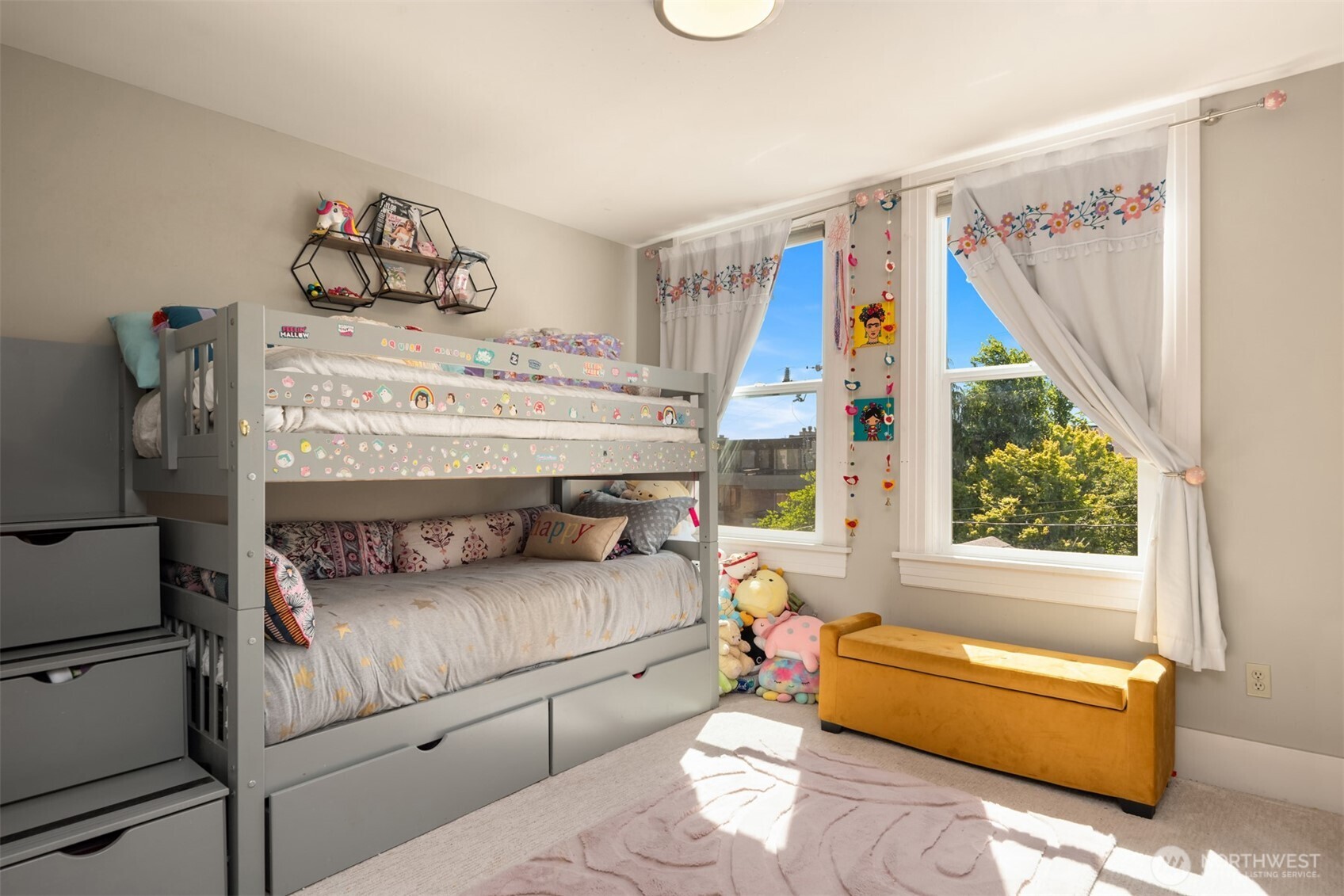 1012 2nd Avenue W, Seattle, WA 98119-3515