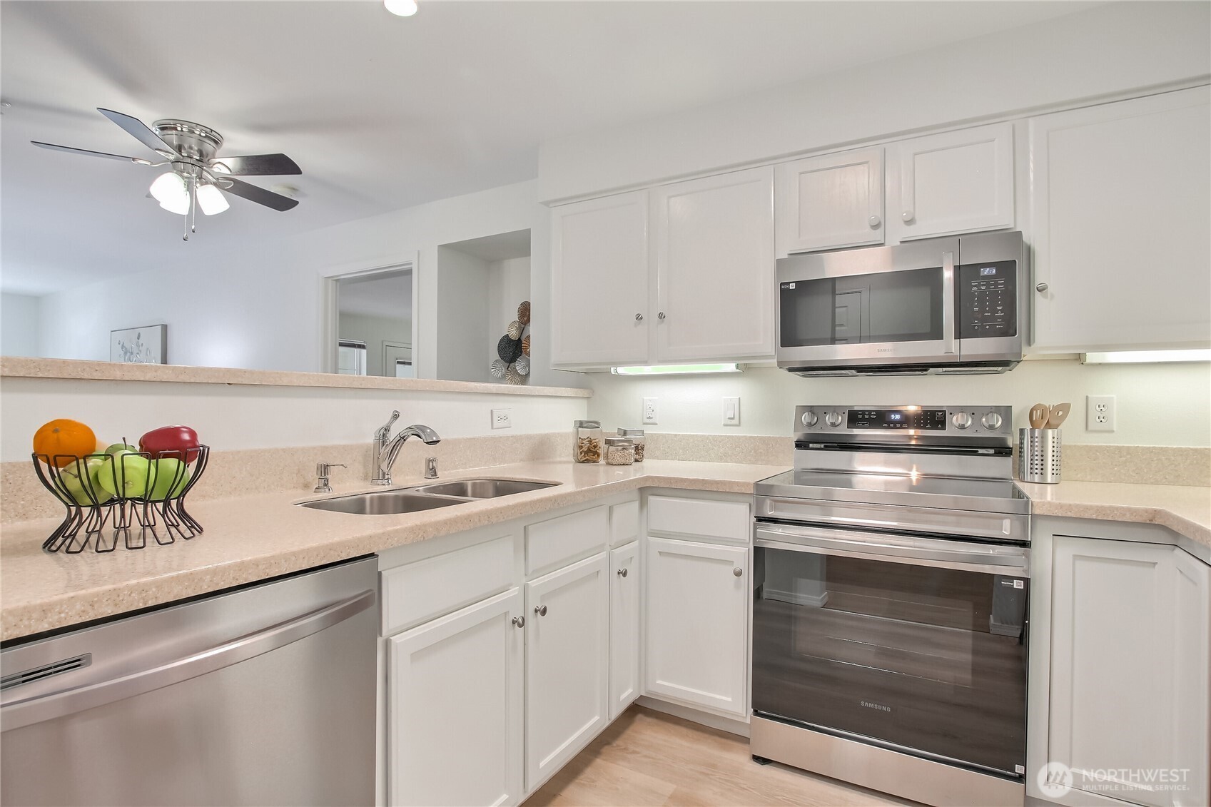 4133 224th Lane SE #202, Issaquah, WA 98029