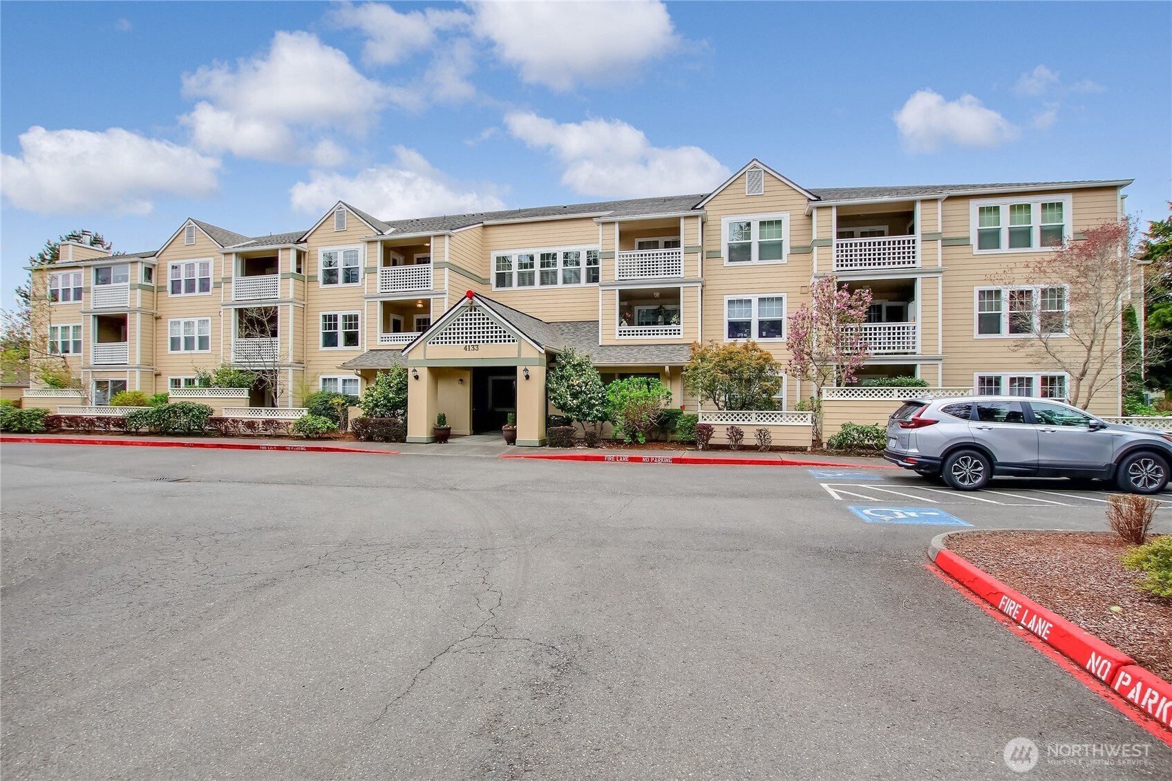 4133 224th Lane SE #202, Issaquah, WA 98029