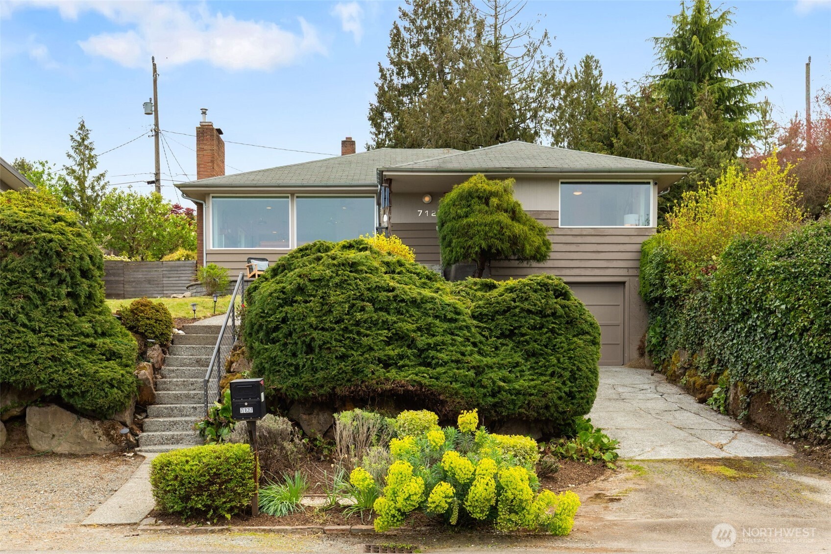 7127 S Sunnycrest Road , Seattle, WA 98178