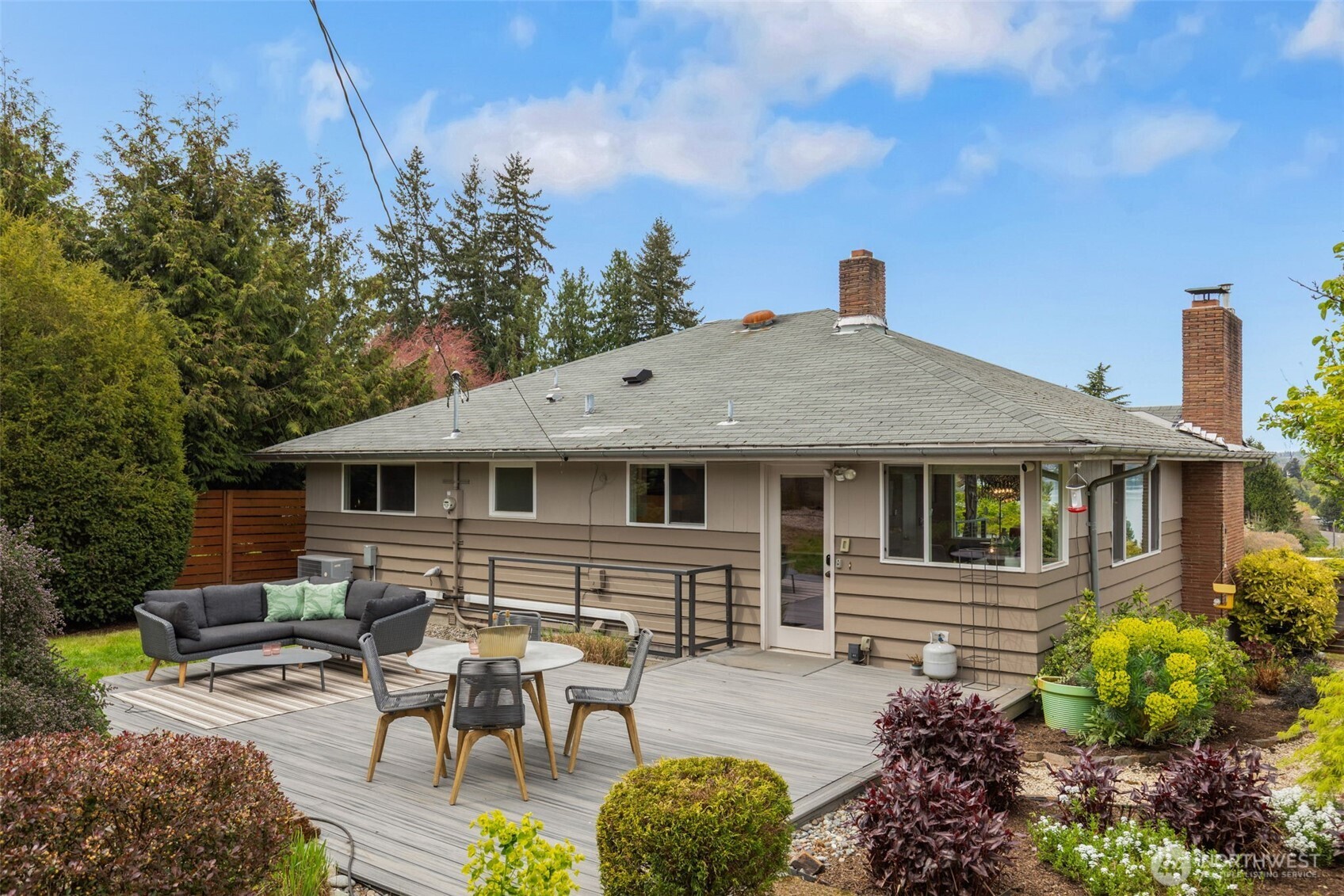 7127 S Sunnycrest Road , Seattle, WA 98178