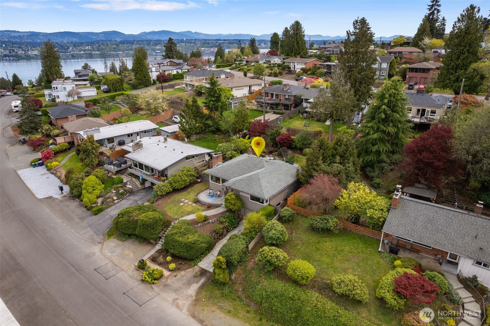 7127 S Sunnycrest Road , Seattle, WA 98178