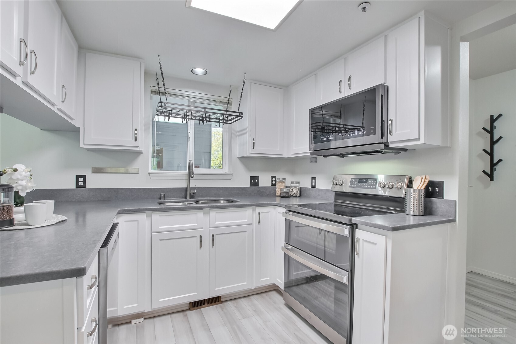 4081 224th Lane SE #107, Issaquah, WA 98029